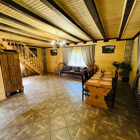 біля річки *