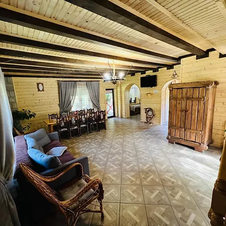 біля річки Holiday home Mykulychyn