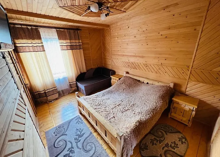 біля річки