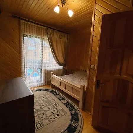 بيت للعطل біля річки *