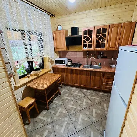بيت للعطل біля річки